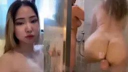 Masturbasi Menggunakan Dildo Raksasa