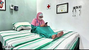 Dokter Panggilan Live Sama Selingkuhan Rahasianya Pas Jam Istirahat Di Tengah Tugas, Napasnya Berat Sambil Jaga Gairah.