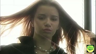 Dua Cewek Lesbian Asia Lagi Asyik Ngecup Dan Mainin Memek Basah Sempit Mereka.