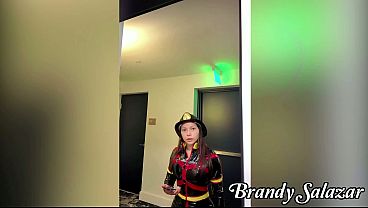 Cewek Latin Panas Brandy Salazar Jadi Pemadam Kebakaran, Mau Main Selang Besarmu Sampai Basah Kuyup
