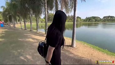 Johntronx – Gadis Thailand Montok Dengan Payudara Dan Pantat Besar Digencet Kencang