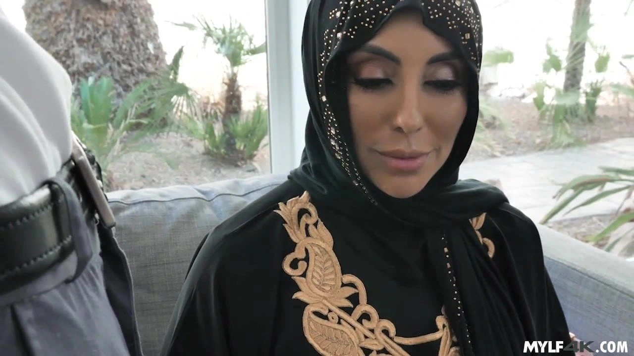 Muslim Wife Takes The It Guy’s Dick