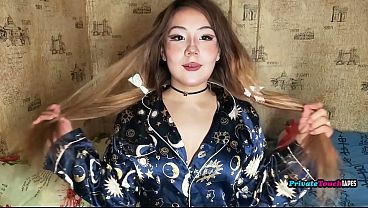 Gadis Gemuk Rusia Paha Montok Lagi Mainin Memek Sempitnya Pakai Dildo Di Dalem.