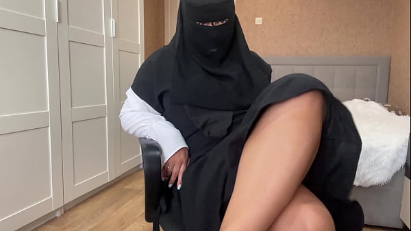 Cewek Arab Berjilbab Mainin Memek Basah Sampe Crot