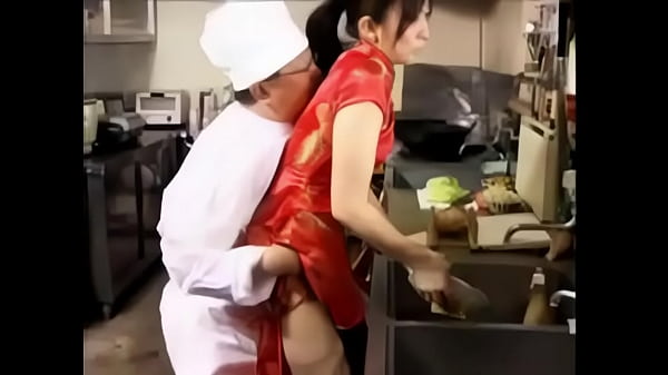 Restoran Jepang, Tempat Pelayan Seksi Bikin Lidah Dan Badan Bergoyang.