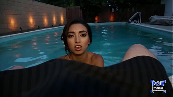 Frida Sante Nikmati Malam Panas Di Kolam Renang, Basah Dan Bergairah!