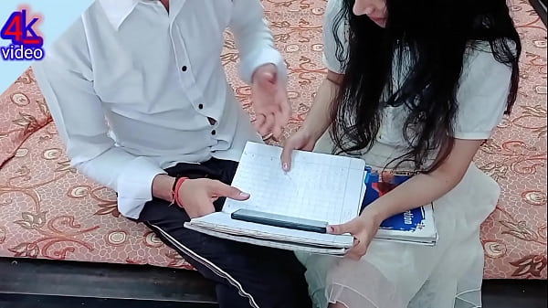 Cewek-cewek Kuliahan India Lagi Seru-serunya Mainin Kontol Sambil Ngomong Hindi Mesum.