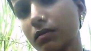 Bhojpuri Bhabhi Kebun Digarap, Basah Kuyup Penuh Nafsu.