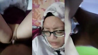 Hijab Kacamata Digebrak Temen Sendiri, Makin Liar Makin Nikmat.
