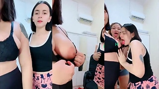 Ngentot Bareng Host Sambil Saling Jilat Memek