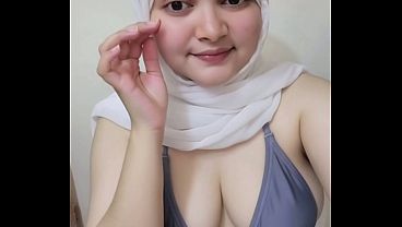 Hari-hari Pertama Nge-twerk Pake Hijab, Goyangannya Bikin Makin Panas.