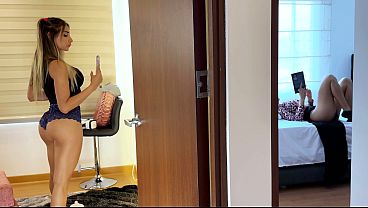 Ibu Mertua Seksi! Dengar Suara Erangan Dari Kamar Sebelah, Dia Langsung Basah Dan Mainin Diri Sendiri.