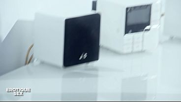 Ngentot Sama Cewek Asia Seksi Sambil Megang Pedang, Dia Naik Ke Kontol Pacarnya.