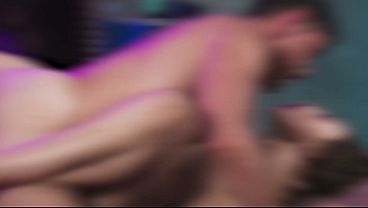 Brunette Rusia Cantik Pakai Fishnet Nikmatin Kontol Gede Di Semua Posisi Erotis