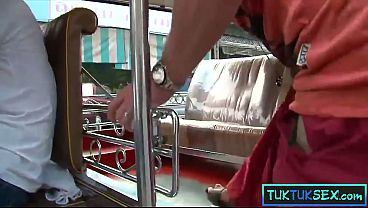 Wanita Thailand Seksi Montok Dijemput Pakai Tuk Tuk Buat Mainin Kontol