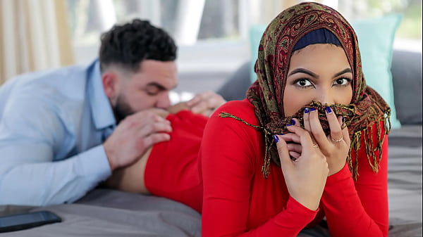 Abang Tiri Bakal Ngajarin Adik Tiri Berjilbabnya Soal ‘pelajaran’ Sebelum Dia Nikah – Napsu Jilbab.