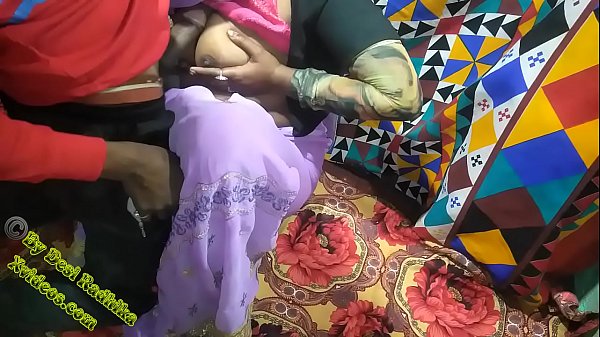 Desi Bhabhi Kutiya Ban Ke Lover Ke Saath Bedroom Mein Chudai, Hindi Audio Mein Saaf Sunai De Raha Hai