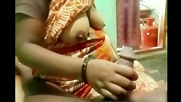 Cewek India Tua Masturbasi Kontol Bocah, Bikin Muncrat.