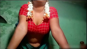 Guru India Yang Seksi Memancarkan Kenikmatan Di Wajah
