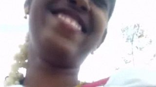 Tonton Video Gadis Adivasi India Pamer Payudara Di Alam Terbuka