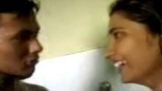 Video Mesum Pasangan Kuliah Di Kamar Mandi, Desahannya Bikin Nafsu Naik