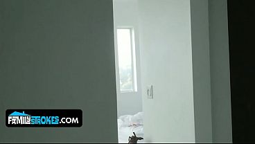 Blonde Sial Daisy Stone Dijilat Abis Sama Kakak Tiri Yang Horny, Habis Itu Kena Pancutan Pepek.