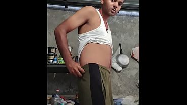 Cowok Sendiri Lagi Tegang Maksimal, Telanjang Bulat Joget Kocak Bikin Ngiler – Nonton Full